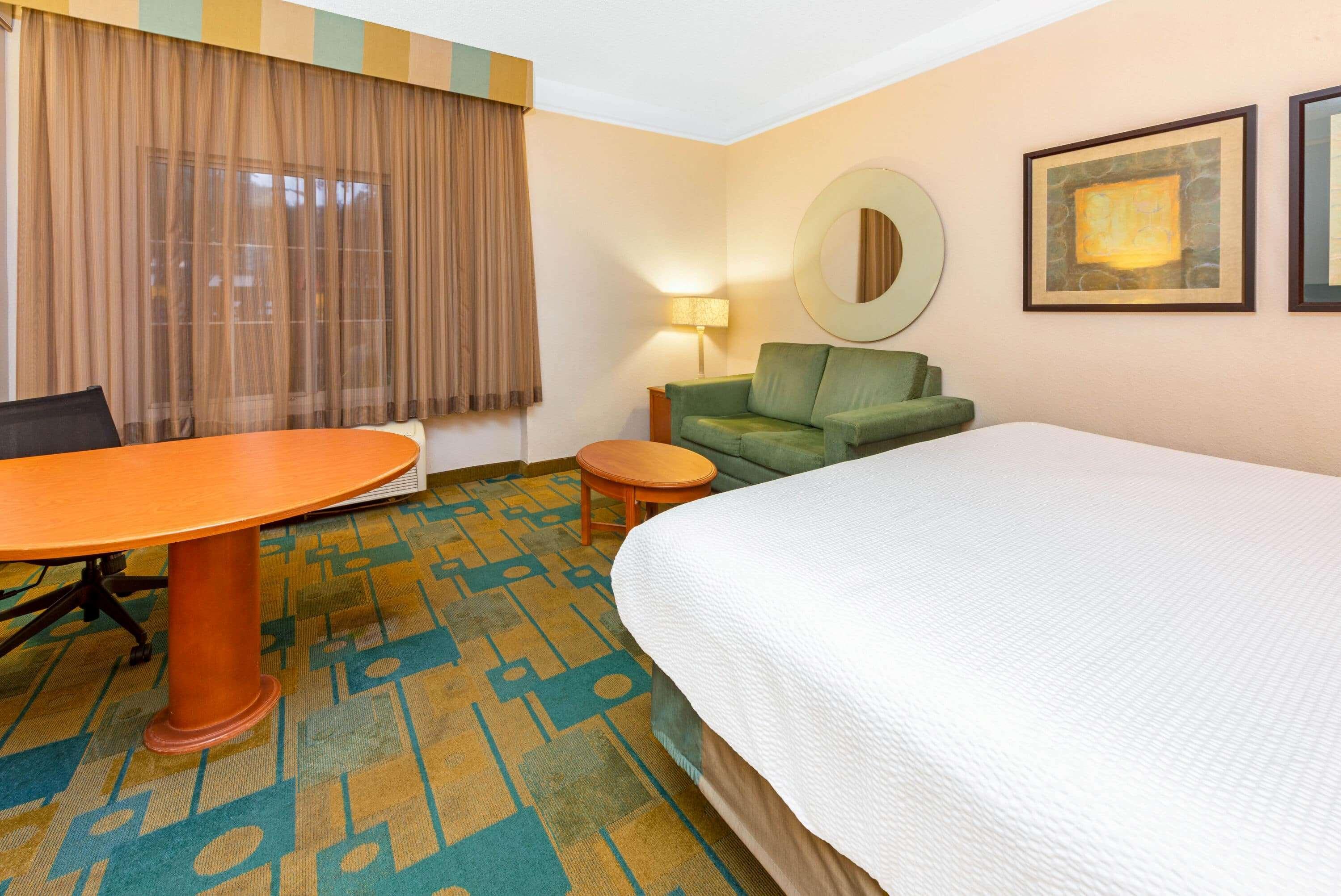 La Quinta By Wyndham Usf Hotel Tampa Exterior photo