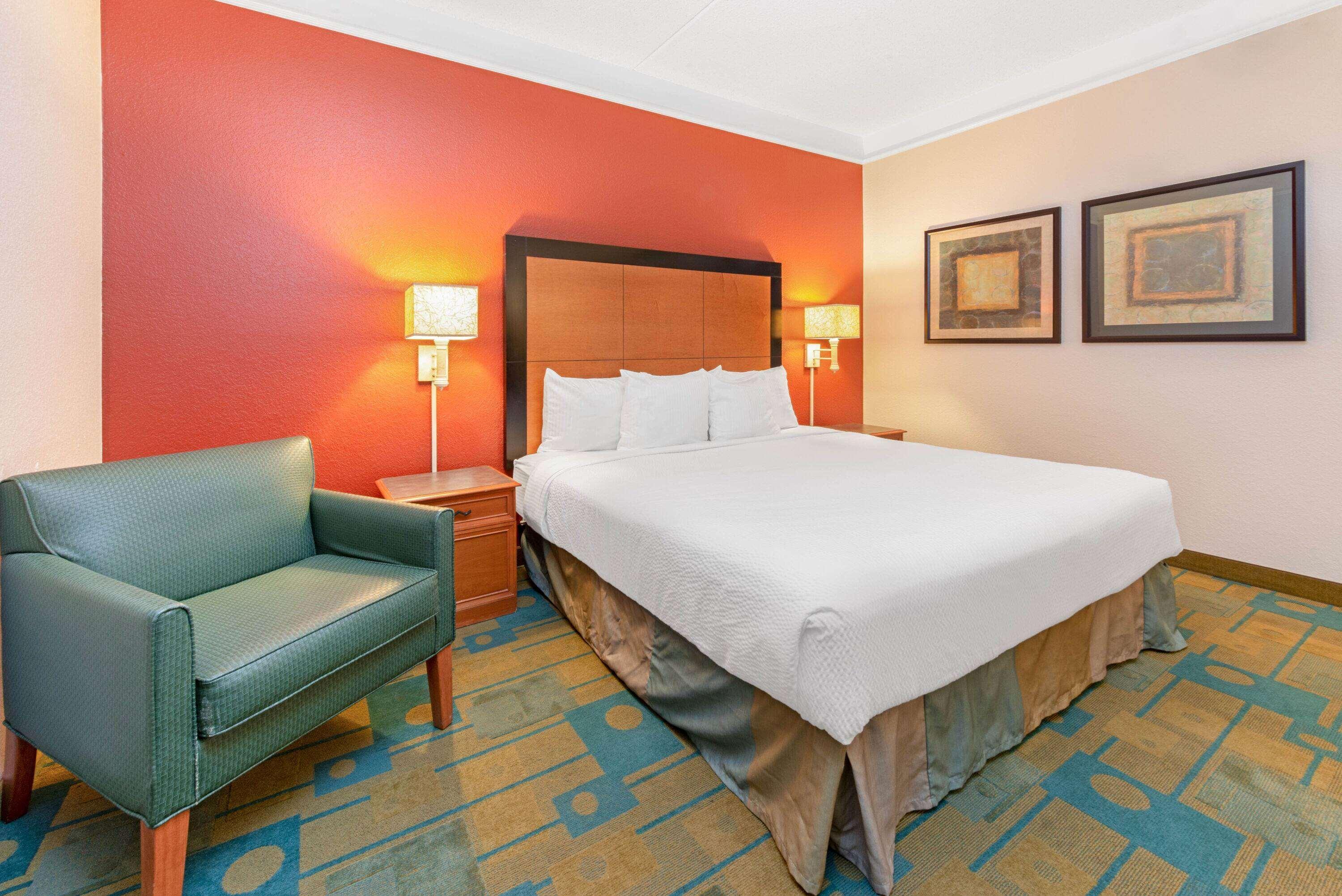 La Quinta By Wyndham Usf Hotel Tampa Exterior photo