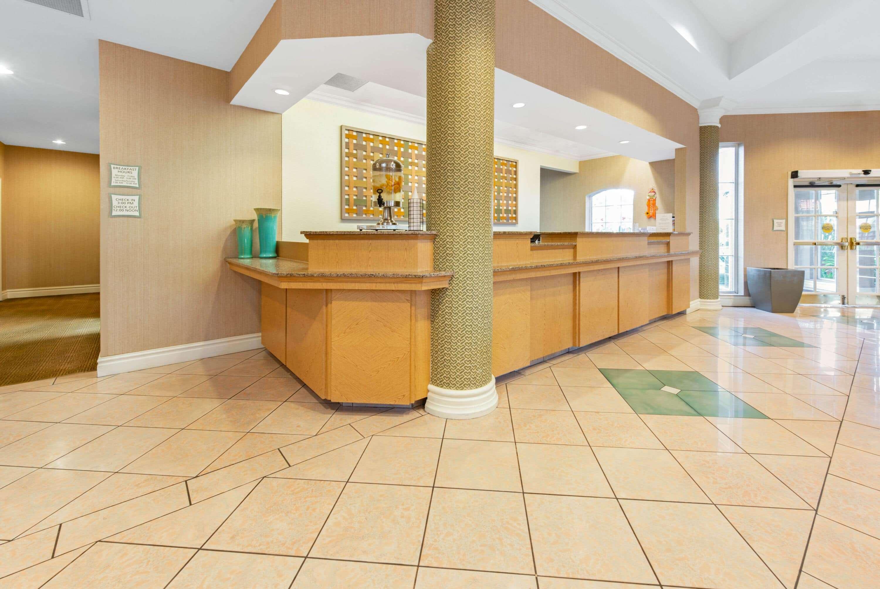 La Quinta By Wyndham Usf Hotel Tampa Exterior photo