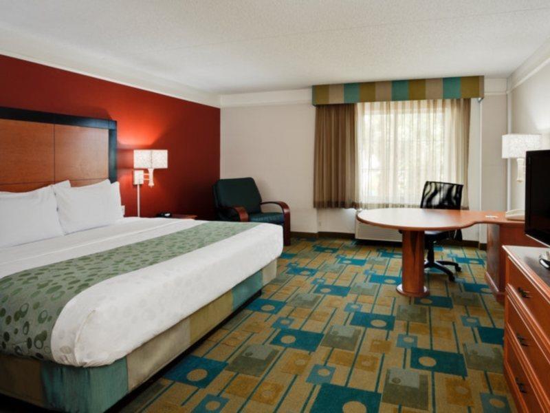 La Quinta By Wyndham Usf Hotel Tampa Exterior photo