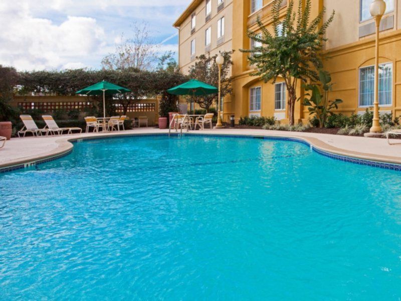 La Quinta By Wyndham Usf Hotel Tampa Exterior photo