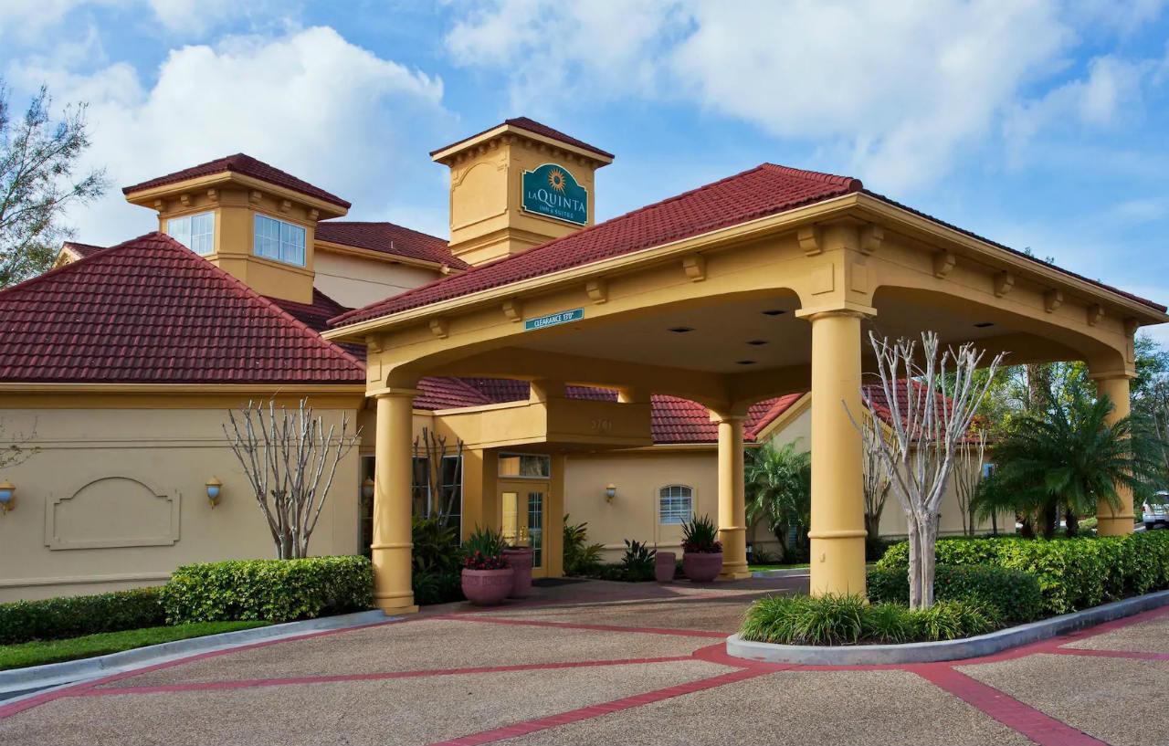 La Quinta By Wyndham Usf Hotel Tampa Exterior photo