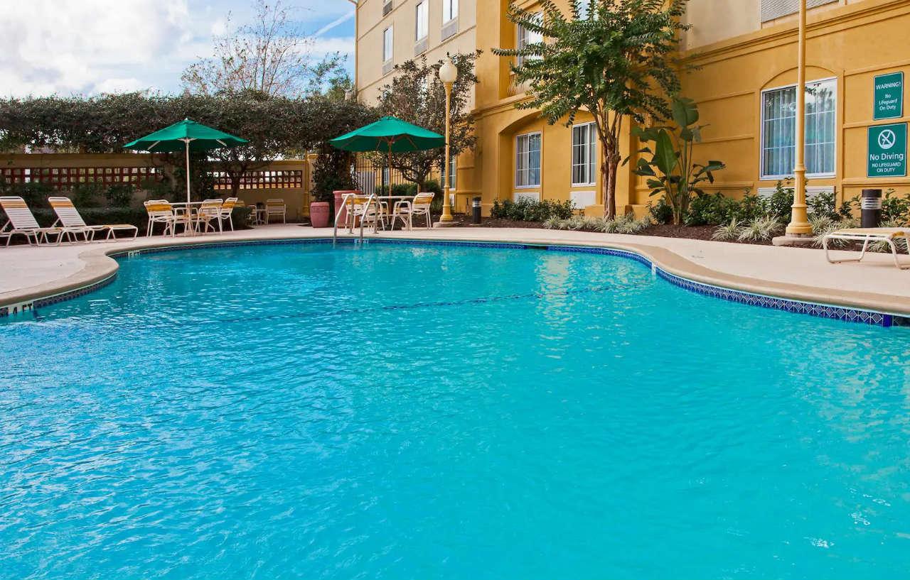 La Quinta By Wyndham Usf Hotel Tampa Exterior photo